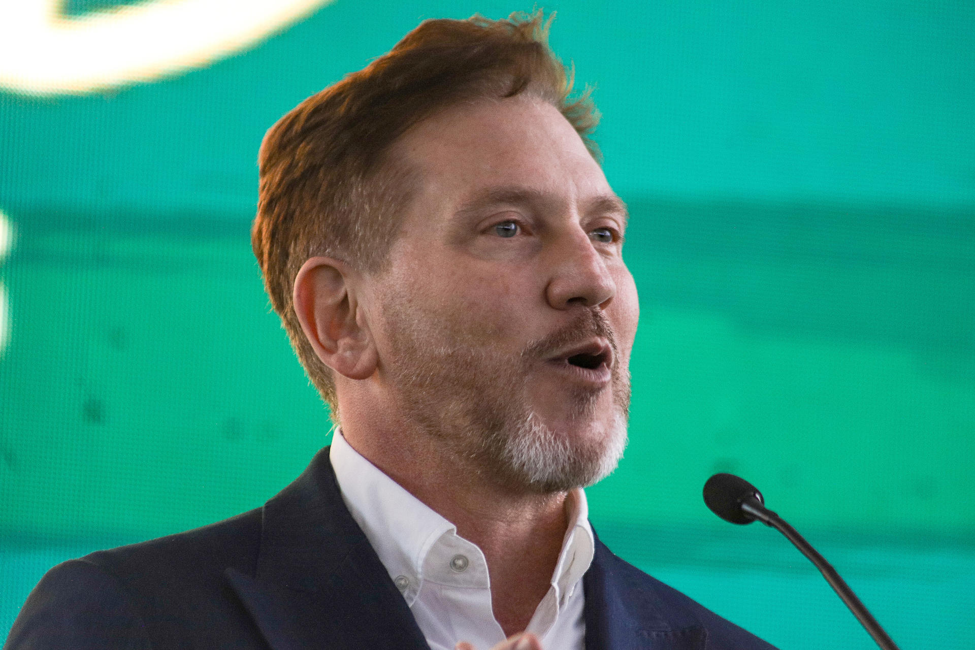 El grito de guerra boliviano: Alejandro Domínguez revoluciona el fútbol nacional con una palabra que inspira un país.